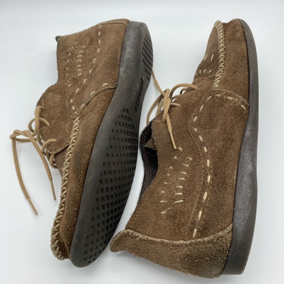 Minnetonka Moccasins Stitched Suede Lace-up Chukka Shoes - Picture 9 of 10